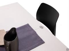 Particolare del piano aperto a libro per ospitare 6 persone