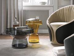 Itaca si presenta come un complemento di puro design dettato dalla struttura a forme geometriche sovrapposte, perfetto per salotti raffinati e minimali