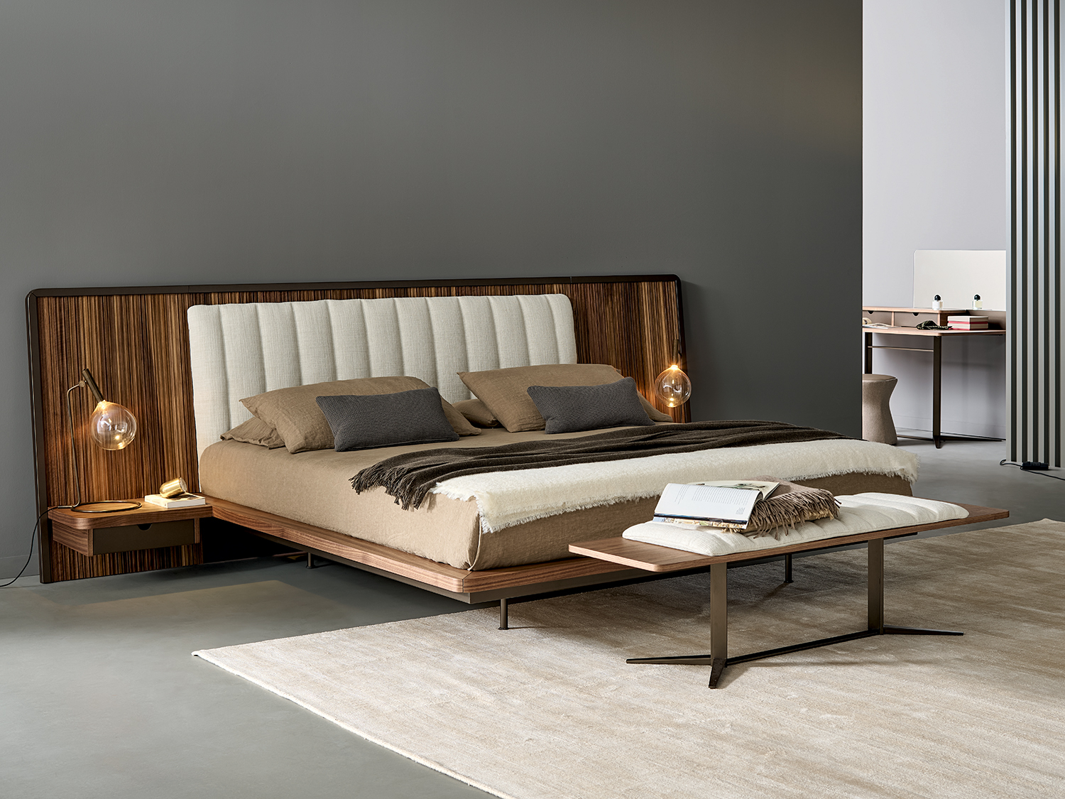 Letto matrimoniale con comodini sospesi Nelson di Bonaldo