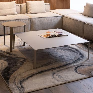 Table basse en cuir Elgon disponible en différents modèles et tailles