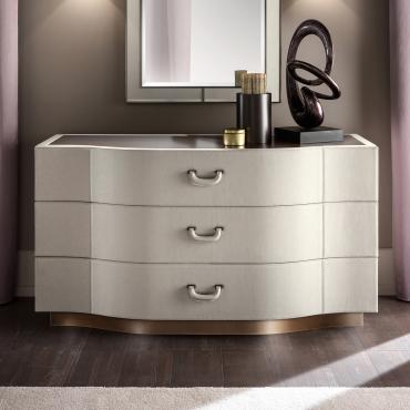 Commode moderne et luxueuse en cuir Valentino de Cantori.