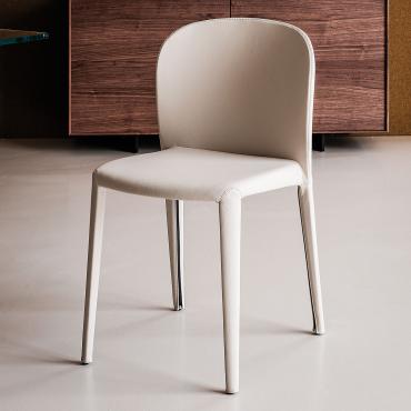 Daisy chair characterized by an extra soft seat