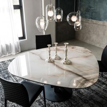 Tavolo di design sagomato in ceramica Skyline di Cattelan ideale in soggiorni moderni
