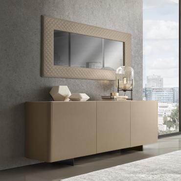 Credenza moderna con piedi in metallo Maia