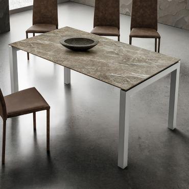 Table avec plateau en HPL effet pierre Marcus 