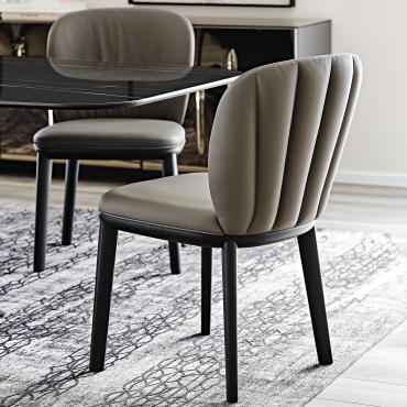 Chaise rembourrée Chrishell, finition coquille, Cattelan