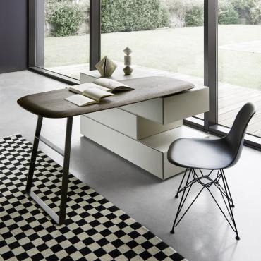Secrétaire îlot avec pied en métal assorti aux meubles de rangement pour la chambre California
