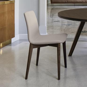 Chaise en bois revêtue Carlotta