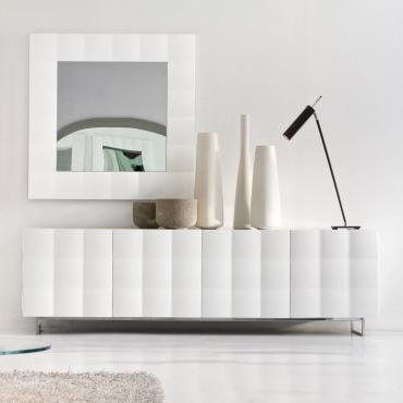 Credenza con effetto capitonnè Venice - modello a quattro ante con finitura laccato opaco bianco