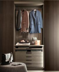 L'armoire coulissante peut être complétée par une large gamme d'équipements intérieurs