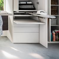 Bloc tiroirs avec table à repasser Wide: équipé de grand tiroir, deux tiroirs et rayon interne