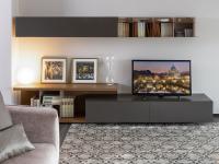 Paroi murale modulable sur mesure avec compartiment TV Plan, parfaite pour l'intégration dans des pièces déjà meublées de la maison.