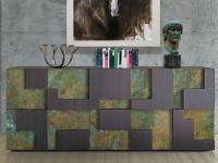 Buffet de salon design en bois massif Lima en version bicolore bois/métal avec façades en mélèze teinté et métal effet cuivre vert