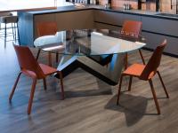 Madera est idéale pour une table de salle à manger minimaliste et essentielle