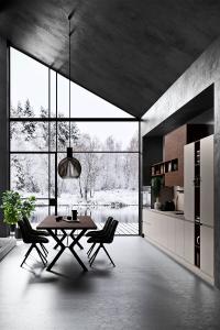 Laccato opaco grigio e legno scuro per un ambiente sempre elegante