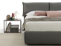 Détails du lit Sofy avec cadre de lit haut et spacieux