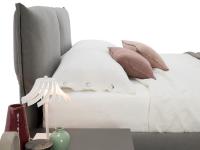 Détails des coussins rembourrés appliqués sur la tête de lit