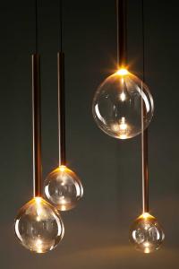 Lumières chaudes crées par la lampe Sofì de Bonaldo