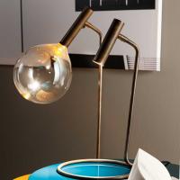 Lampe Sofì de Bonaldo dans le modèle de table