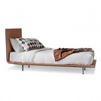 Extrême légèreté pour le lit simple au design essentiel Thin de Bonaldo