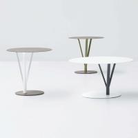 Table basse de salon de design Kadou Coffee avec plateau en acier verni disponible dans trois couleurs pouvant être assorties à la structure