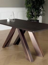 Table à manger Big Table de Bonaldo avec pieds en bronze cuivre et plateau en chêne brossé thermo-traité (finition non disponible) 
