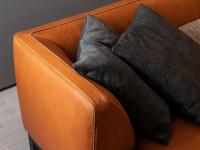 Grand confort et détail soigné pour le canapé Greg de Borzalino 100% Made in Italy