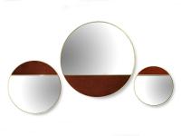 Composition du miroir rond Half Moon de Borzalino en laiton avec une partie recouverte de tissu