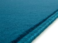 Détails de la bordure surjetée en nylon en teinte avec le tapis