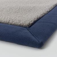 Détails du tapis gris perle avec bordures en coton bleu moyen