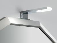 Spot LED de style minimaliste - détail du cadre du miroir en aluminium satiné