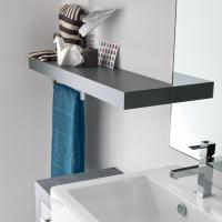 Etagère personnalisée pour la salle de bain en épaisseur 6 cm avec porte-serviettes (modèle non disponible)