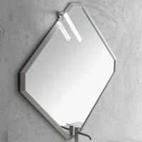 Specchio da bagno con profilo in alluminio Alfa, modello a quattro lati posizionato sull'angolo per un effetto slanciato