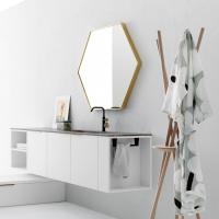 Esempio di mobile bagno con lo specchio esagonale Antrim