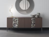 Quartetto - Enfilade 4 portes moderne en noyer canaletto, avec inserts décoratifs en céramique Agata Black