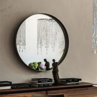 Miroir Wish de Cattelan idéal dans un hall d'entrée moderne