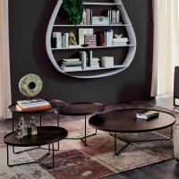 Table basse ronde Billy design pour salon avec base vernie en noir et plateau en bois