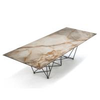 Vue en hauteur de la table Gordon, modèle rectangulaire avec plateau en pierre Keramik Albâtre - le résultat final est unique pour chaque table réalisée