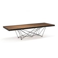 Table design avec base en métal et plateau en bois massif Gordon - contraste important entre la structure fine et le plateau massif