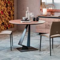 Table ronde Roger avec base en acier et plateau en bois de design Cattelan