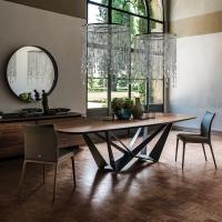 Table Skorpio avec base en acier et plateau en bois