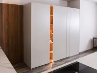 Colonne réfrigérateur, compartiment ouvert et colonne Flip avec four encastré