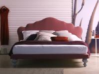 Lit Belle avec tête de lit profilée, cadre de lit mince et pieds boule classiques
