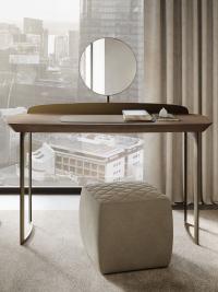 Bristol est une coiffeuse moderne de style minimaliste avec plateau en bois avec miroir intégré et pieds en métal