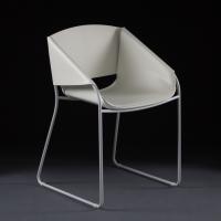 Petit fauteuil moderne en cuir modèle Simply (structure blanche non disponible)