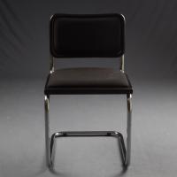 Sedia Cesca B32 di Marcel Breuer - seduta rivestita in tessuto nero, profilo in faggio laccato nero e struttura cromata