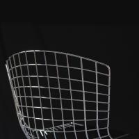 Sedia Wire Chair creata da Harry Bertoia in tondini cromati e saldati