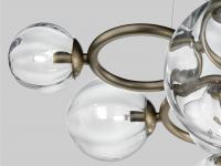 Particolare della montatura ad anelli metallici su cui sono fissati i diffusori sferici in cristallo