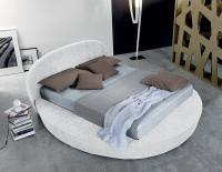 Il letto con box contenitore Satellite fonde la forma tondeggiante del ring con quella rettangolare del materasso cm 160 x 200