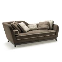 Le canapé-lit Jeremie est disponible en tissu, en similicuir et en cuir.